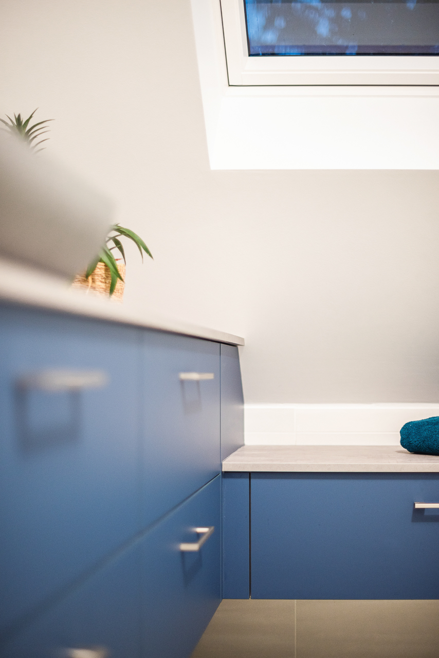 Salle-de-bains%20bleu%20et%20b%C3%A9ton%20%284%29