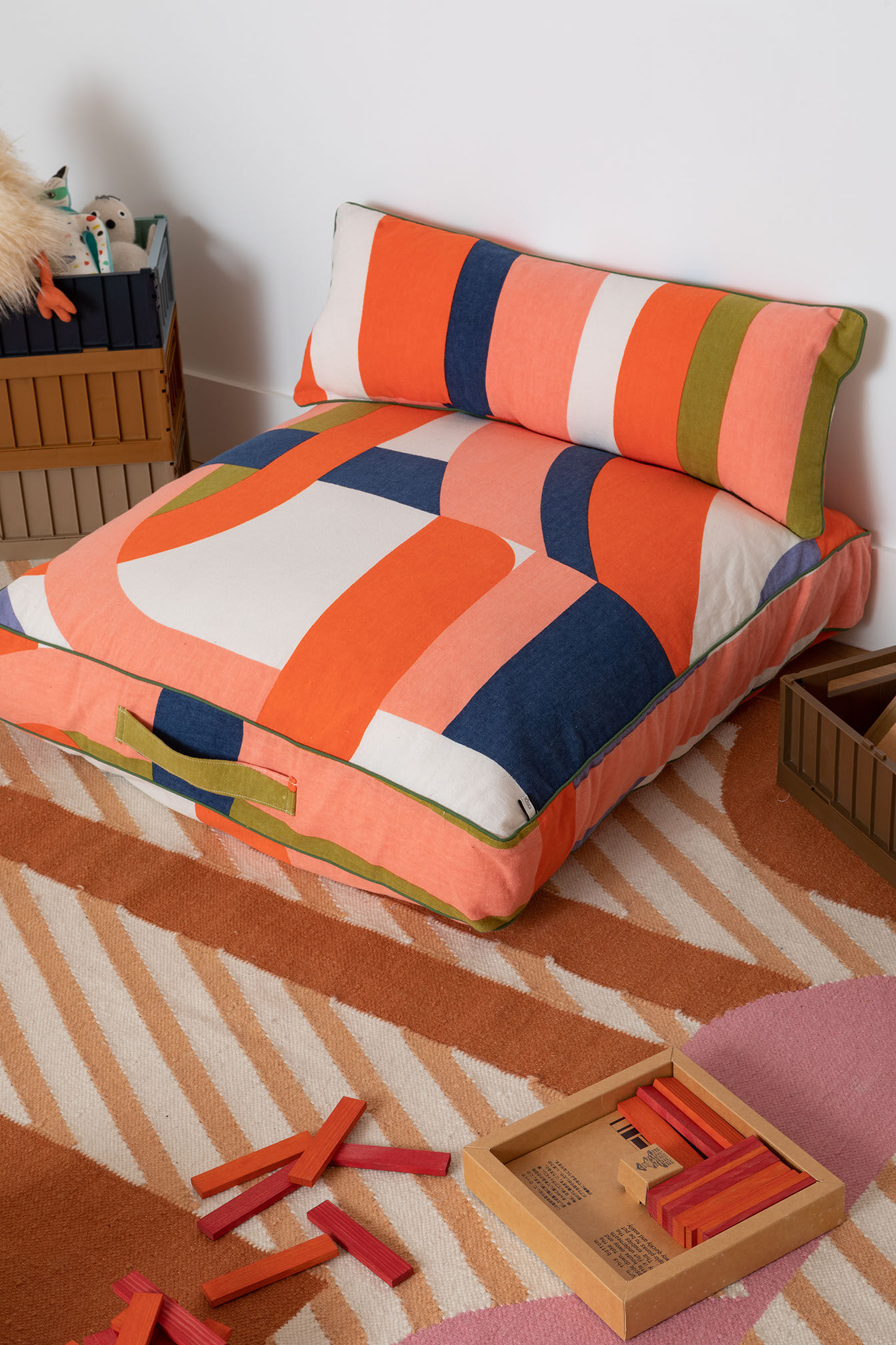 canape-et-tapis-chambre-enfant-perene canape-et-tapis-chambre-enfant-perene