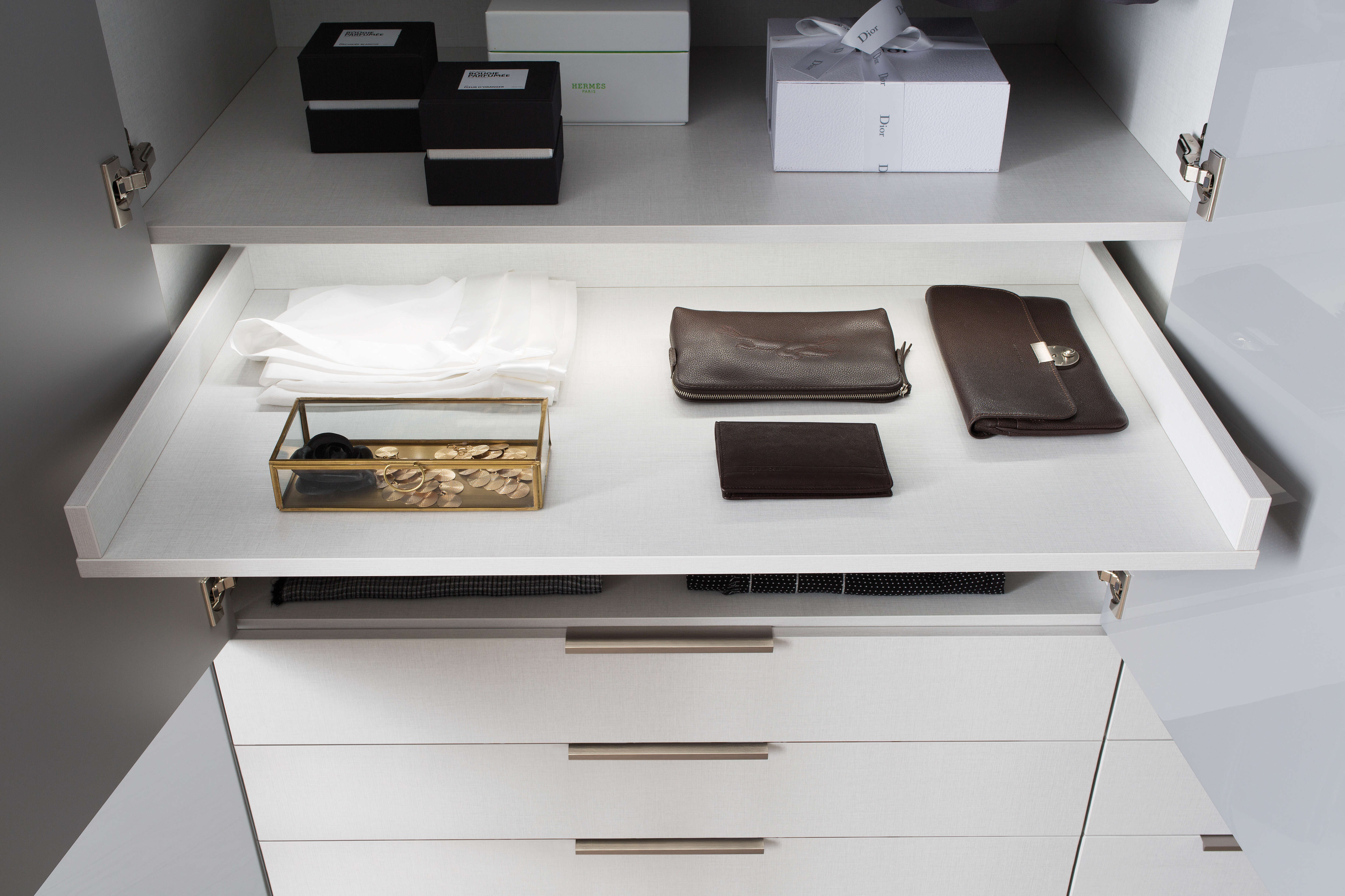 etagere-coulissante-dressing-suite-parentale-perene etagere-coulissante-dressing-suite-parentale-perene