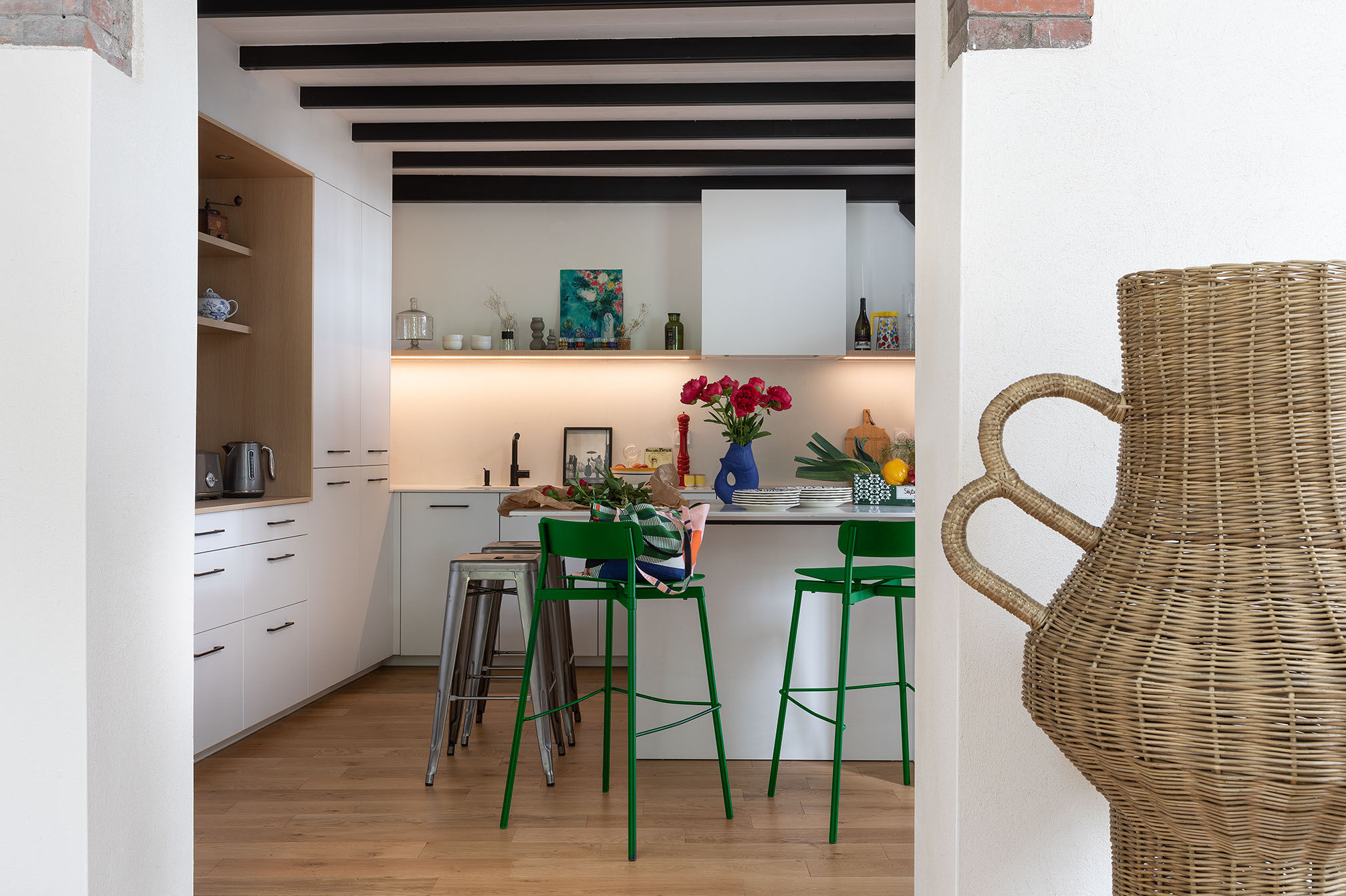 projet-cuisine-ouverte-blanche-perene