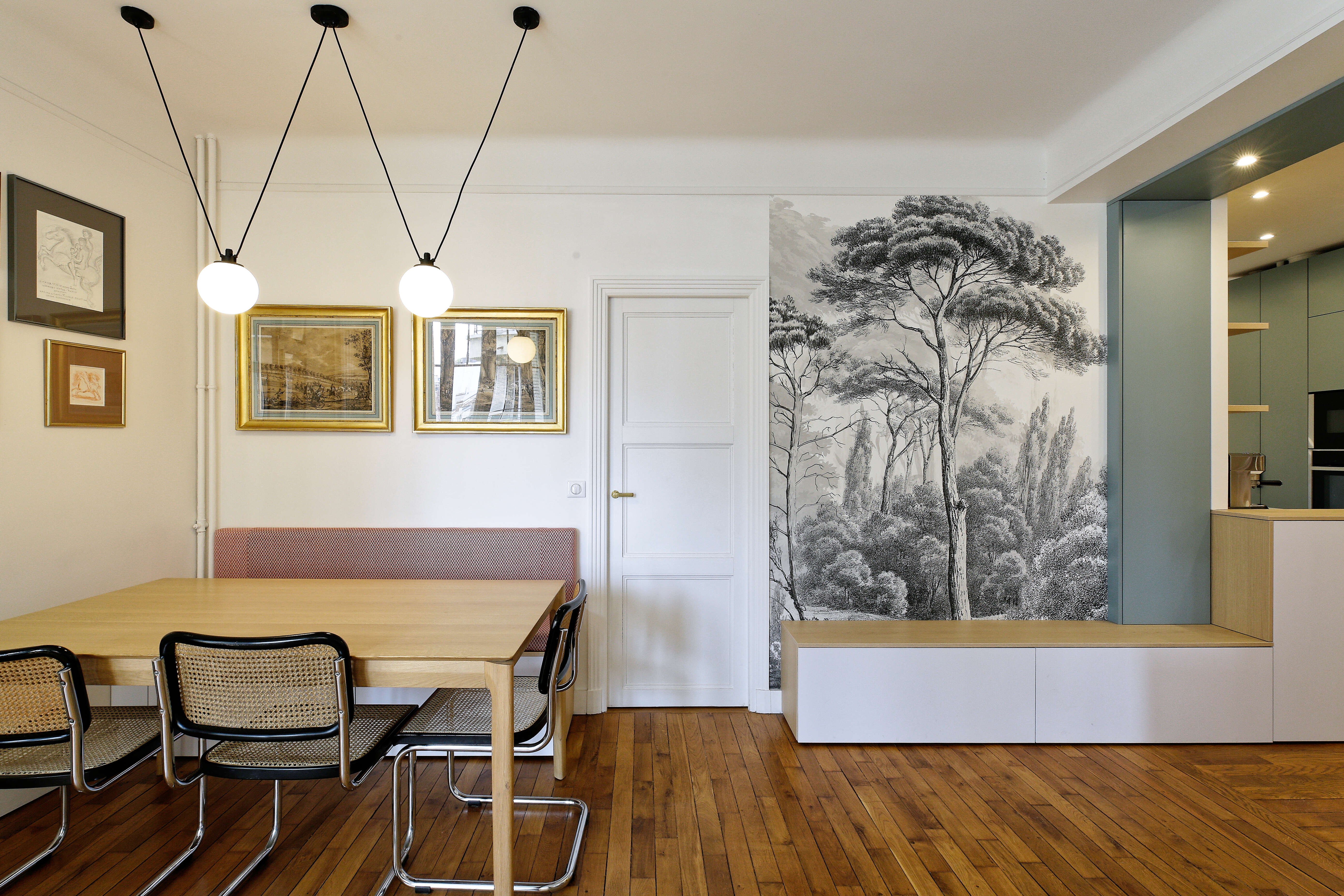 Perene-espace repas ouvert sur le séjour et l'entrée