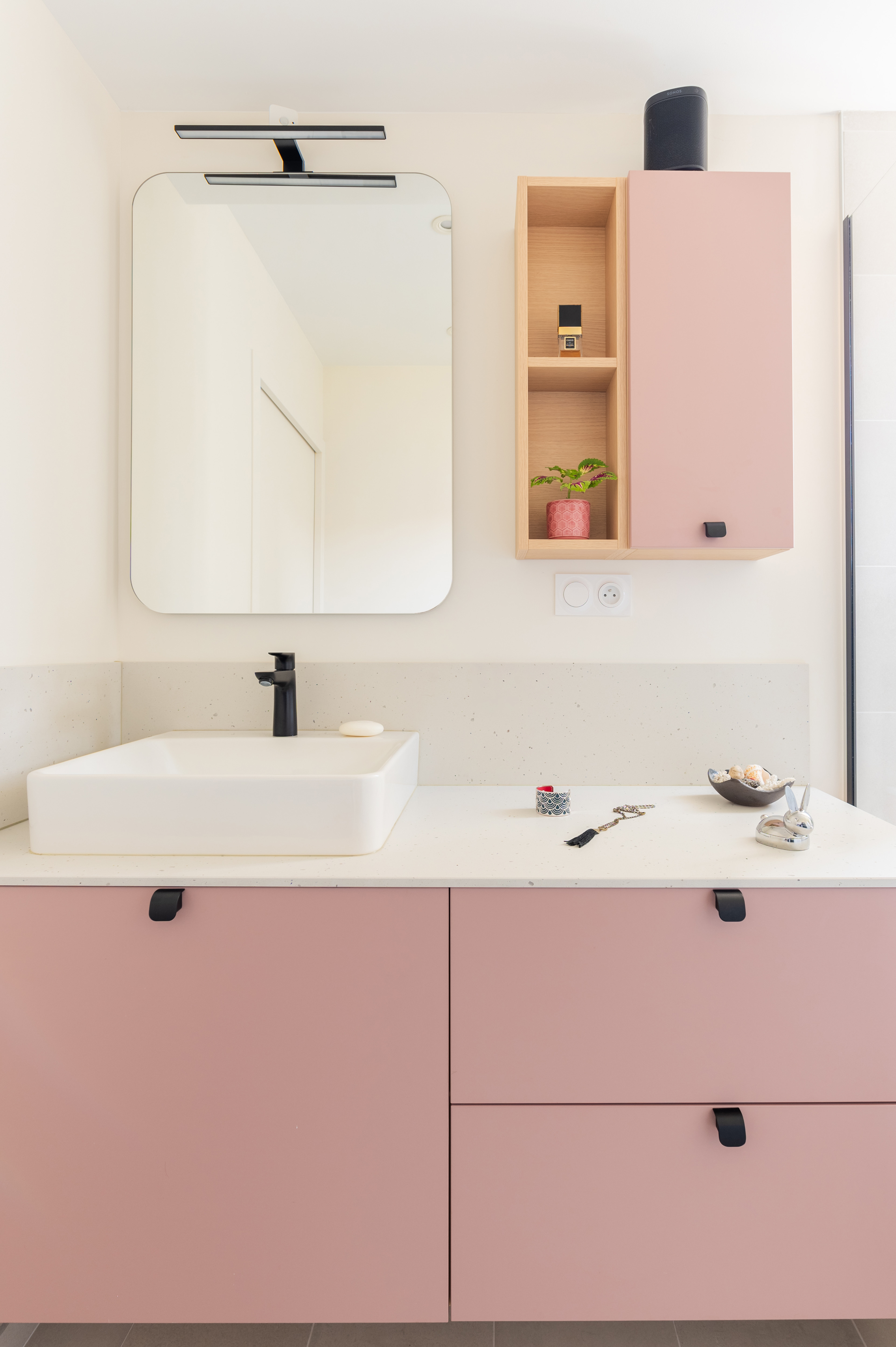 Meuble-de-salle-de-bain-rose-poudre-perene-brive