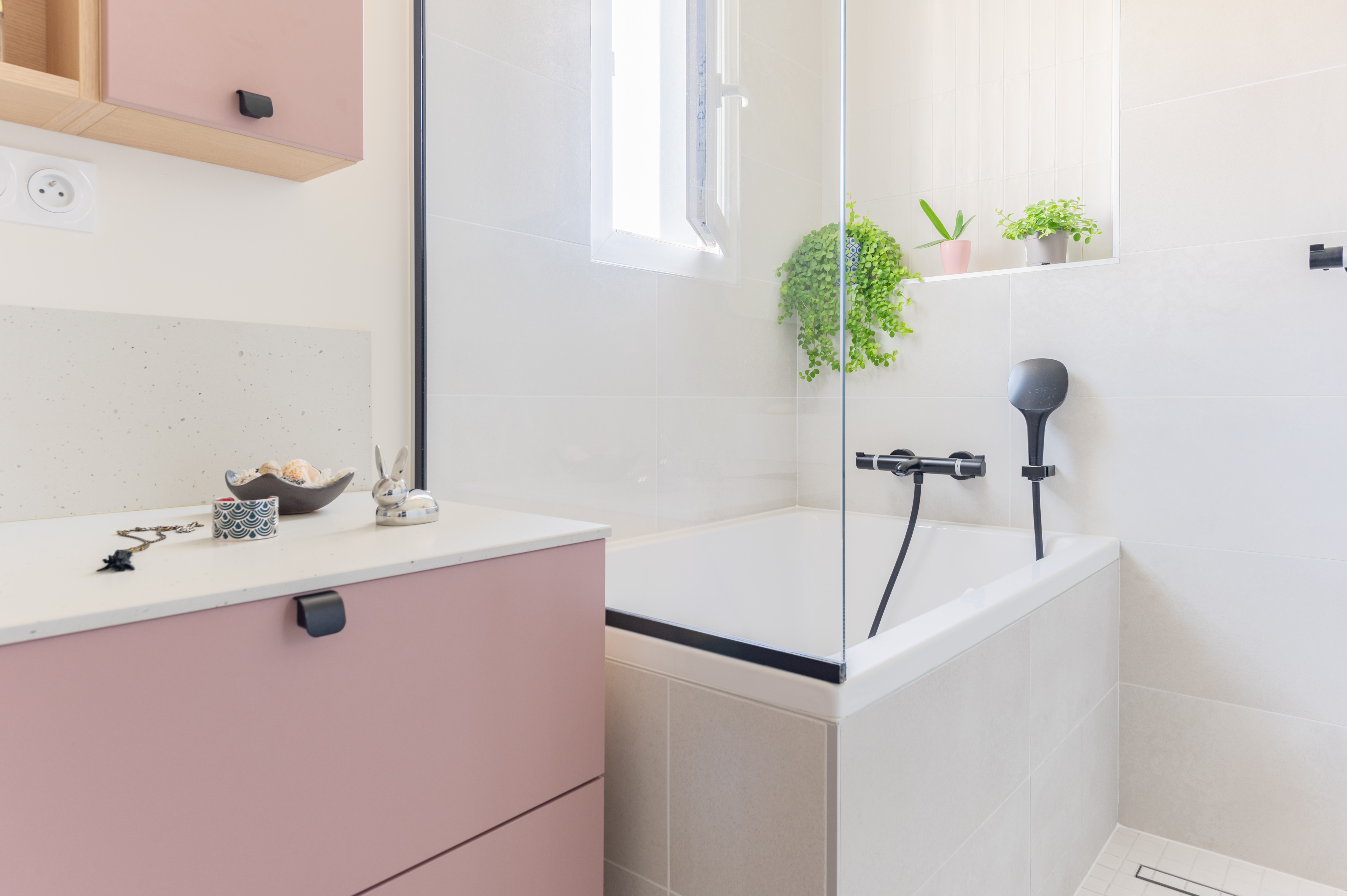 Meuble-et-douche-moderne-perene-brive