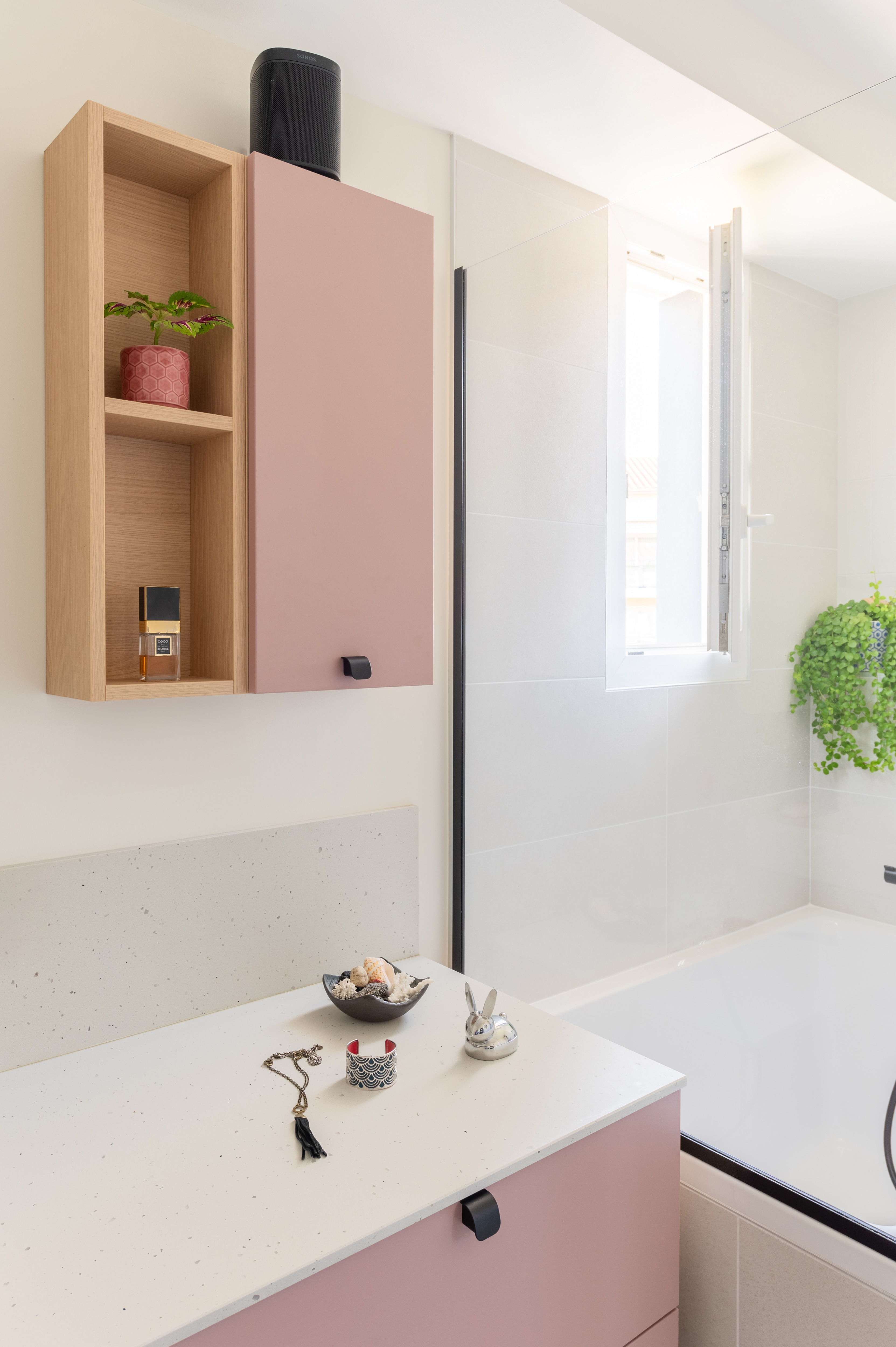 meuble-de-salle-de-bain-rose-lumineuse-perene-nevers