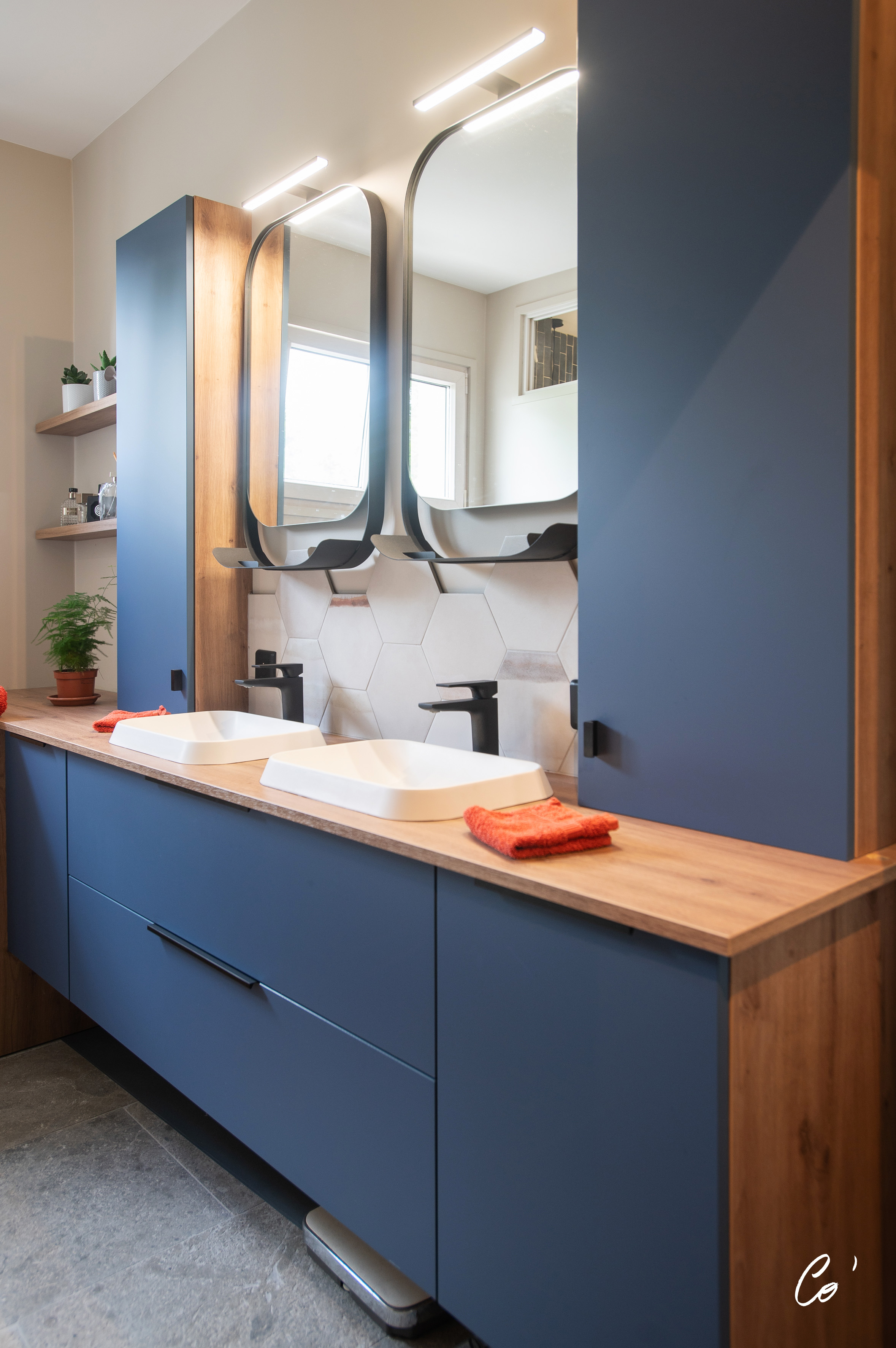 sdb-bleu-bois-indus-perene-bourgenbresse