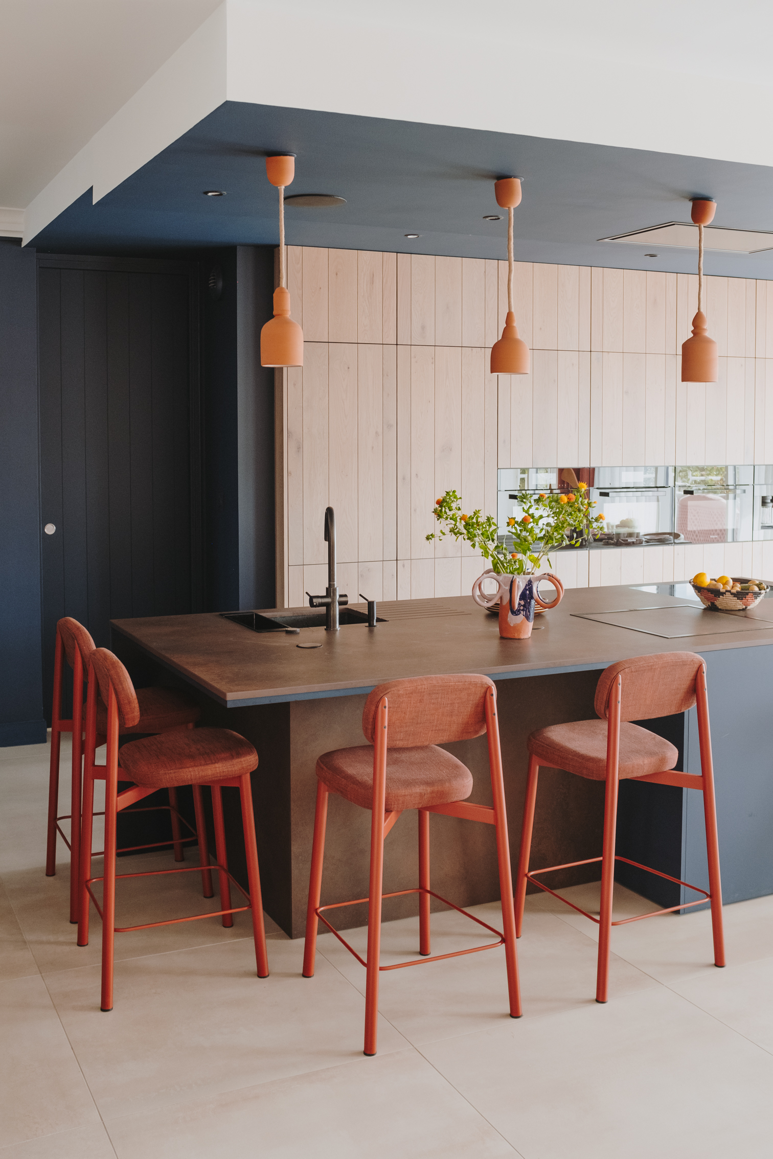 Cuisine-Perene-bois-bleu-touches-oranges Cuisine-Perene-bois-bleu-touches-oranges