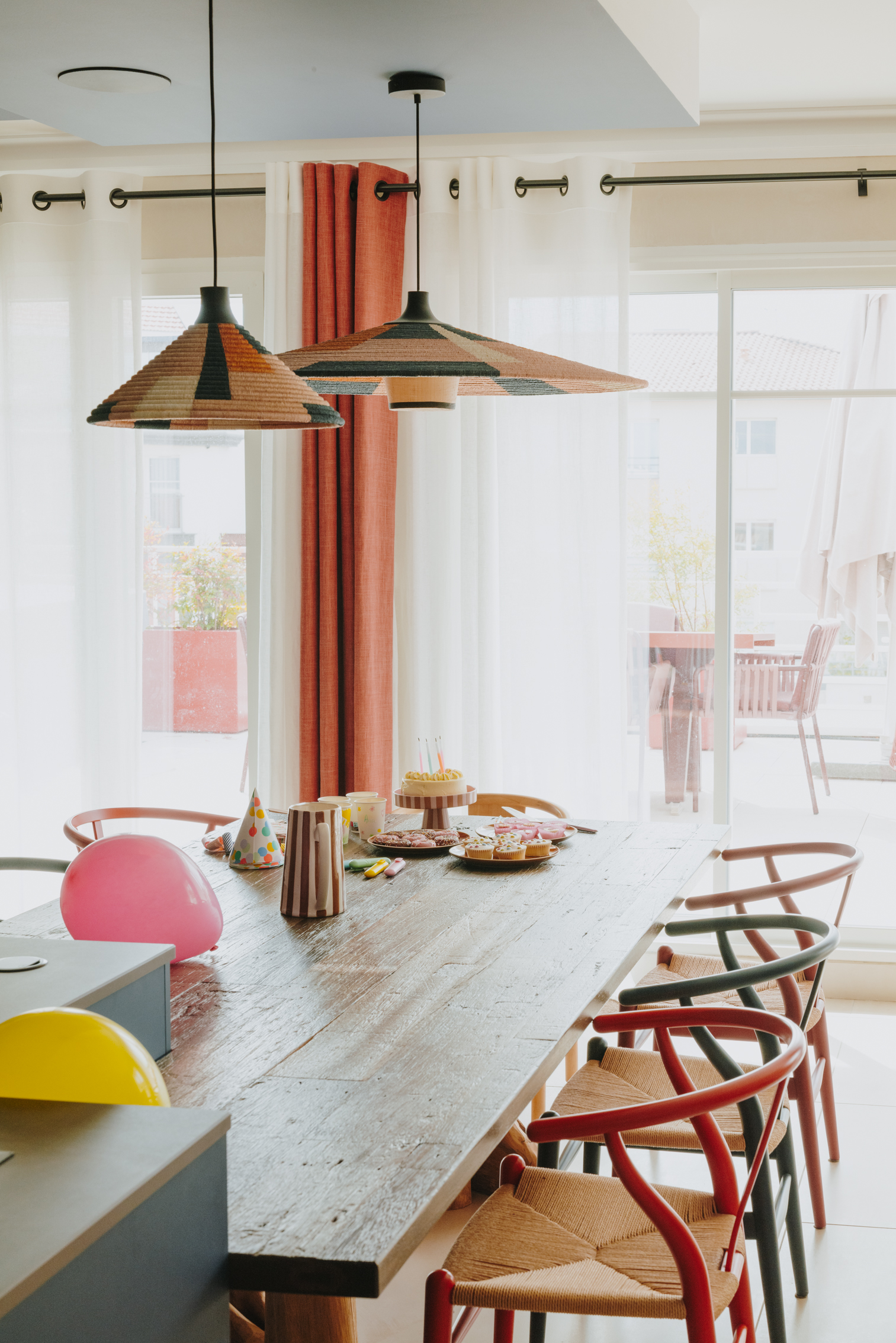 Perene-table-sur-mesure-ambiance-chaleureuse Perene-table-sur-mesure-ambiance-chaleureuse