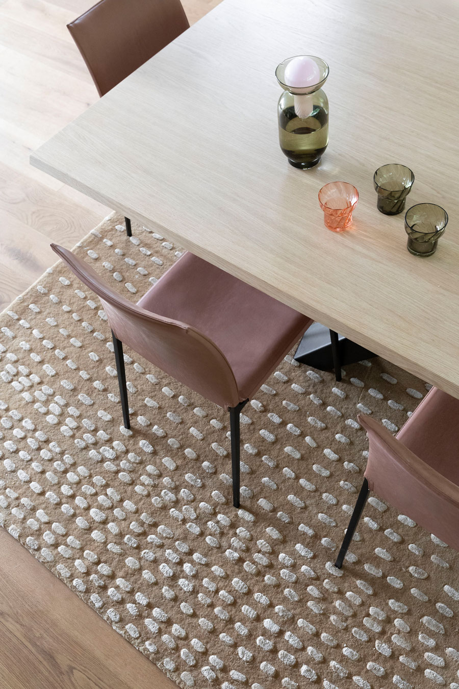 chaise-salle-a-manger-vaisselle-perene chaise-salle-a-manger-vaisselle-perene