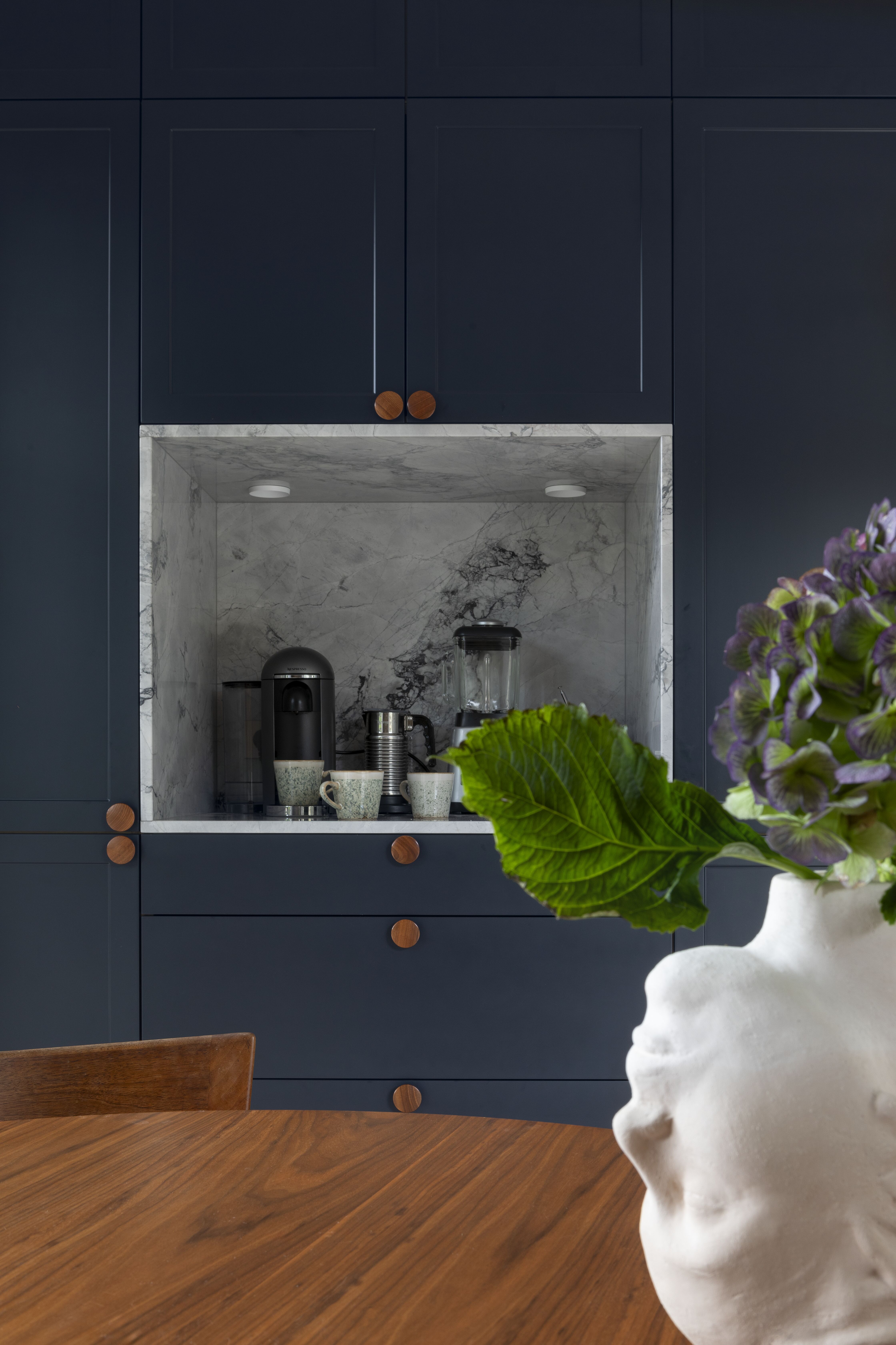 coin-cafe-cuisine-style-campagne-marbre-perene-bordeaux coin-cafe-cuisine-style-campagne-marbre-perene-bordeaux