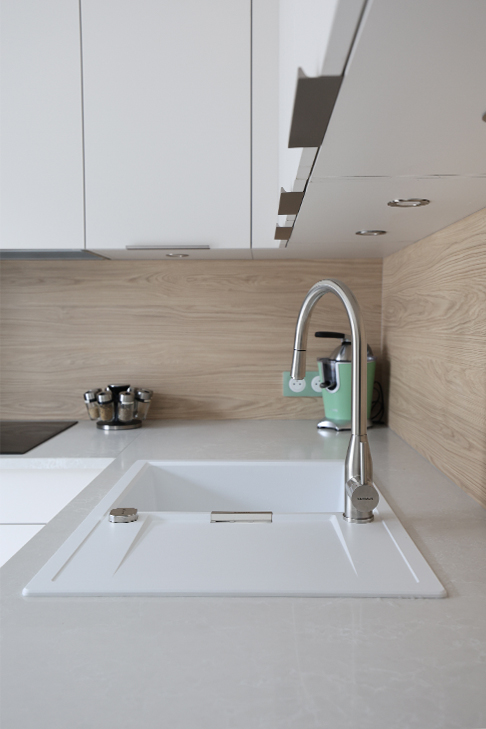 Cuisine-sur-mesure-beige-et-bois-perenebelfort (8)