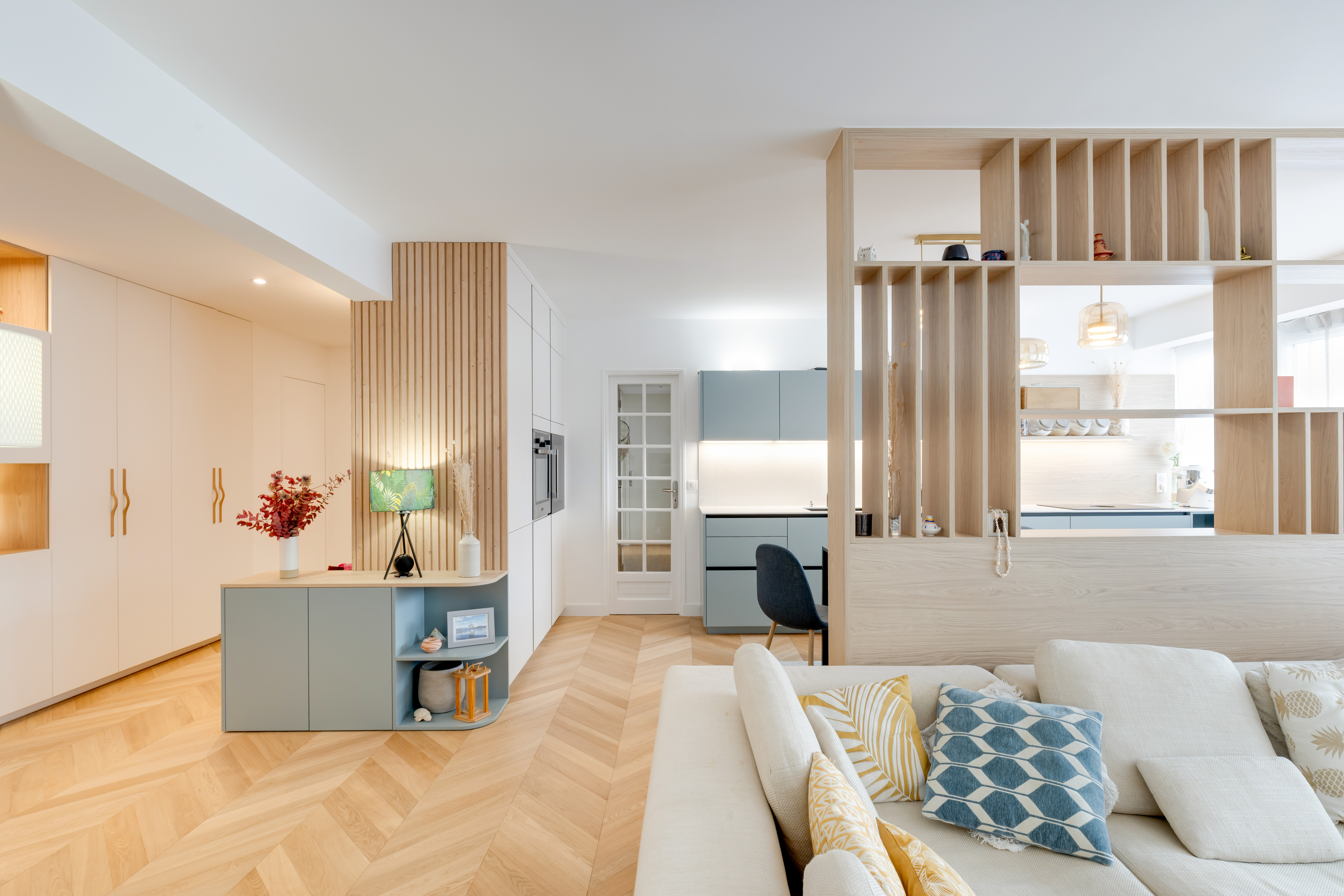 rénovation.appartement.moderne.aménagement.intérieur.contemporain.agencement.entrée.ouverte.mobilier.sur_.mesure.cuisine.ouverte.design.décoration.scandinave.ambiance.chaleur (4) rénovation.appartement.moderne.aménagement.intérieur.contemporain.agencement.entrée.ouverte.mobilier.sur_.mesure.cuisine.ouverte.design.décoration.scandinave.ambiance.chaleur (4)