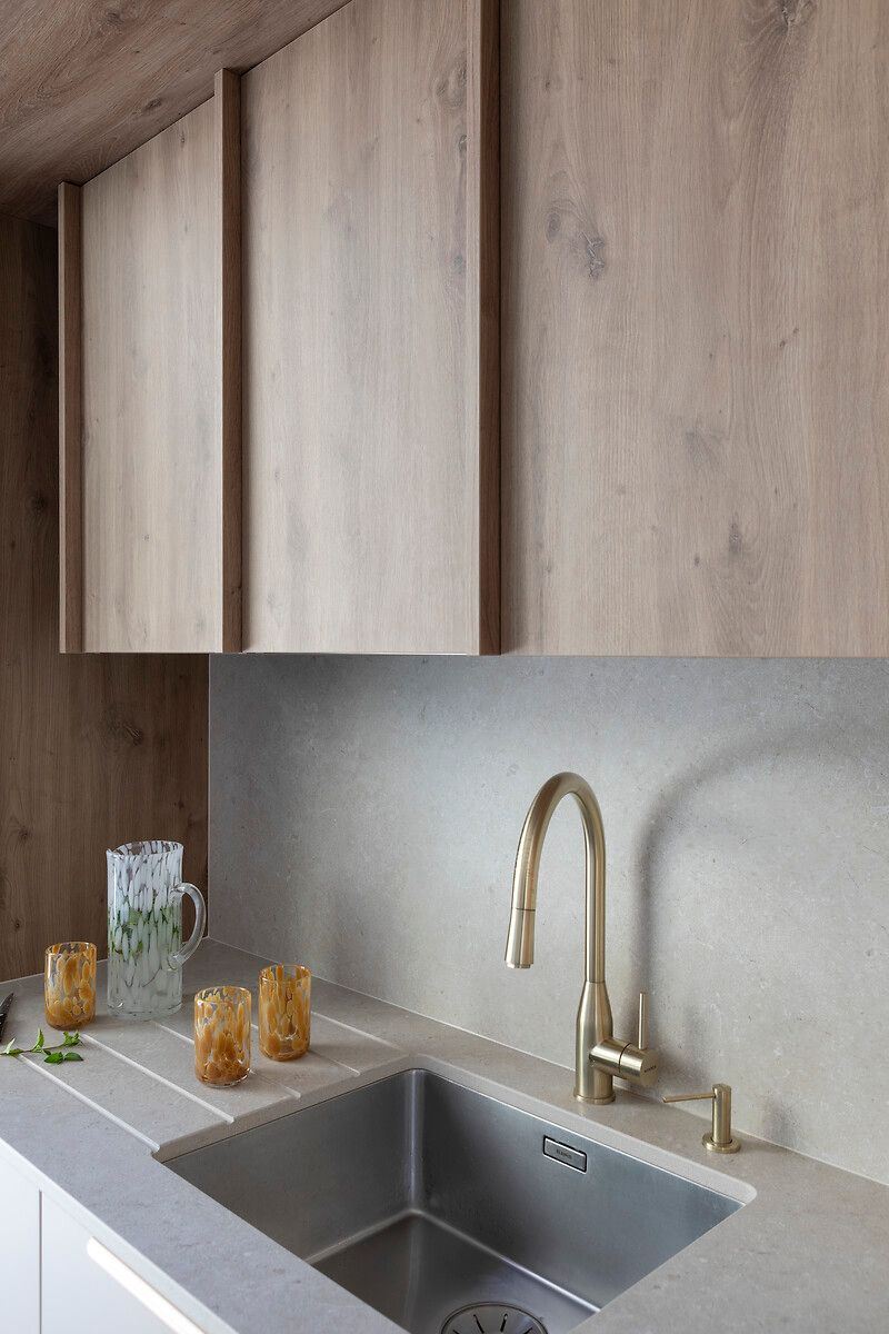 Rangements-Robinetterie-bois-chene-laiton-Perene Rangements-Robinetterie-bois-chene-laiton-Perene