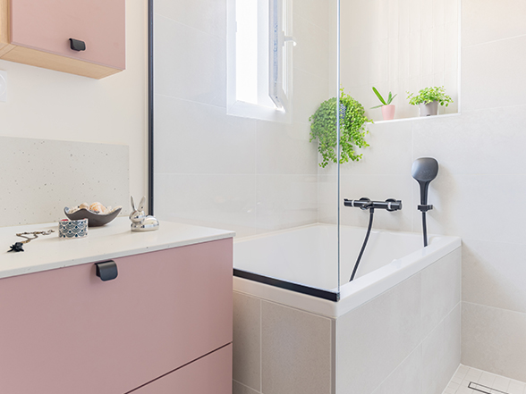 Meuble-et-douche-moderne-perene-hyeres