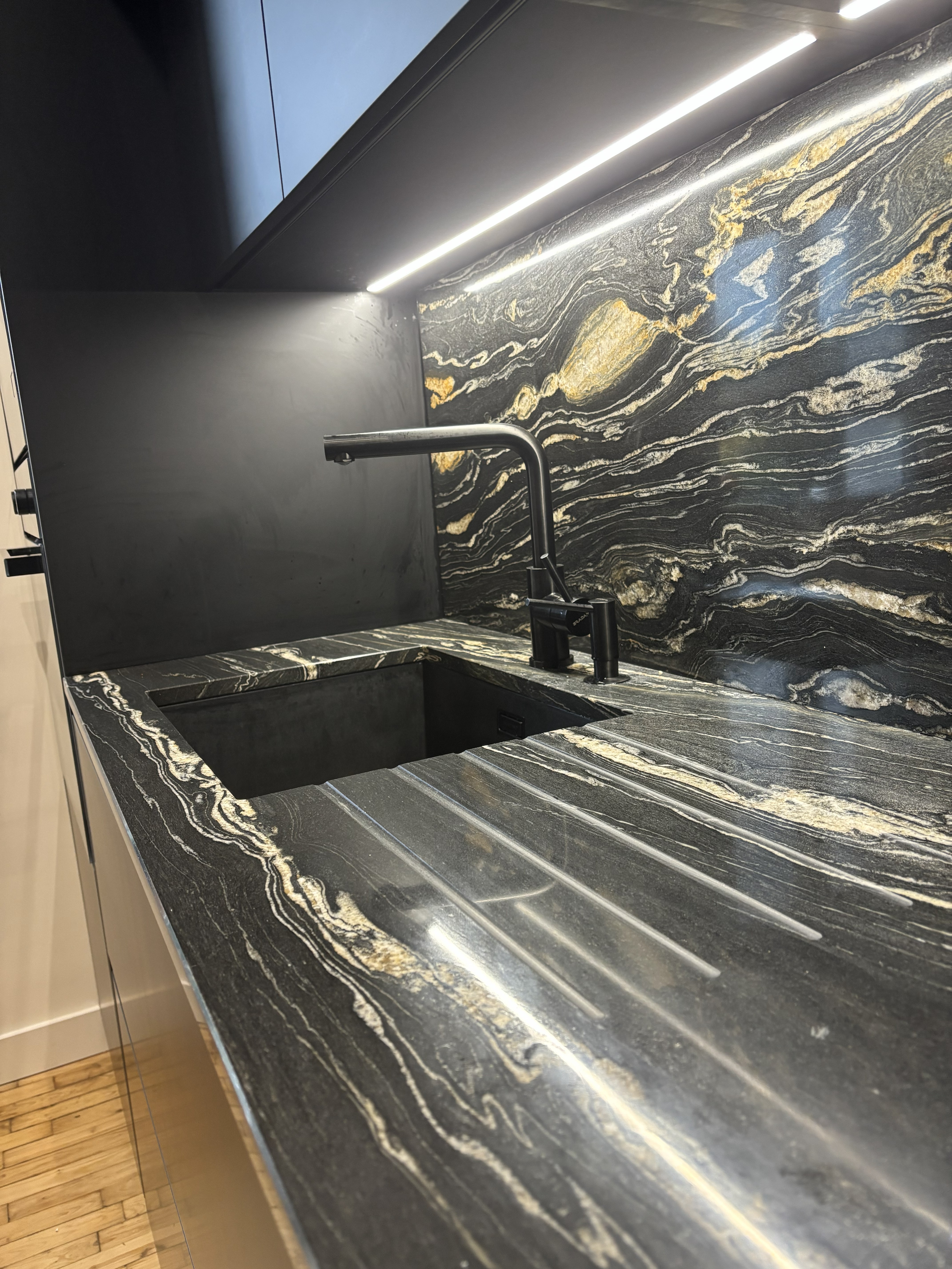 Cuisine noir avec Ilot 3