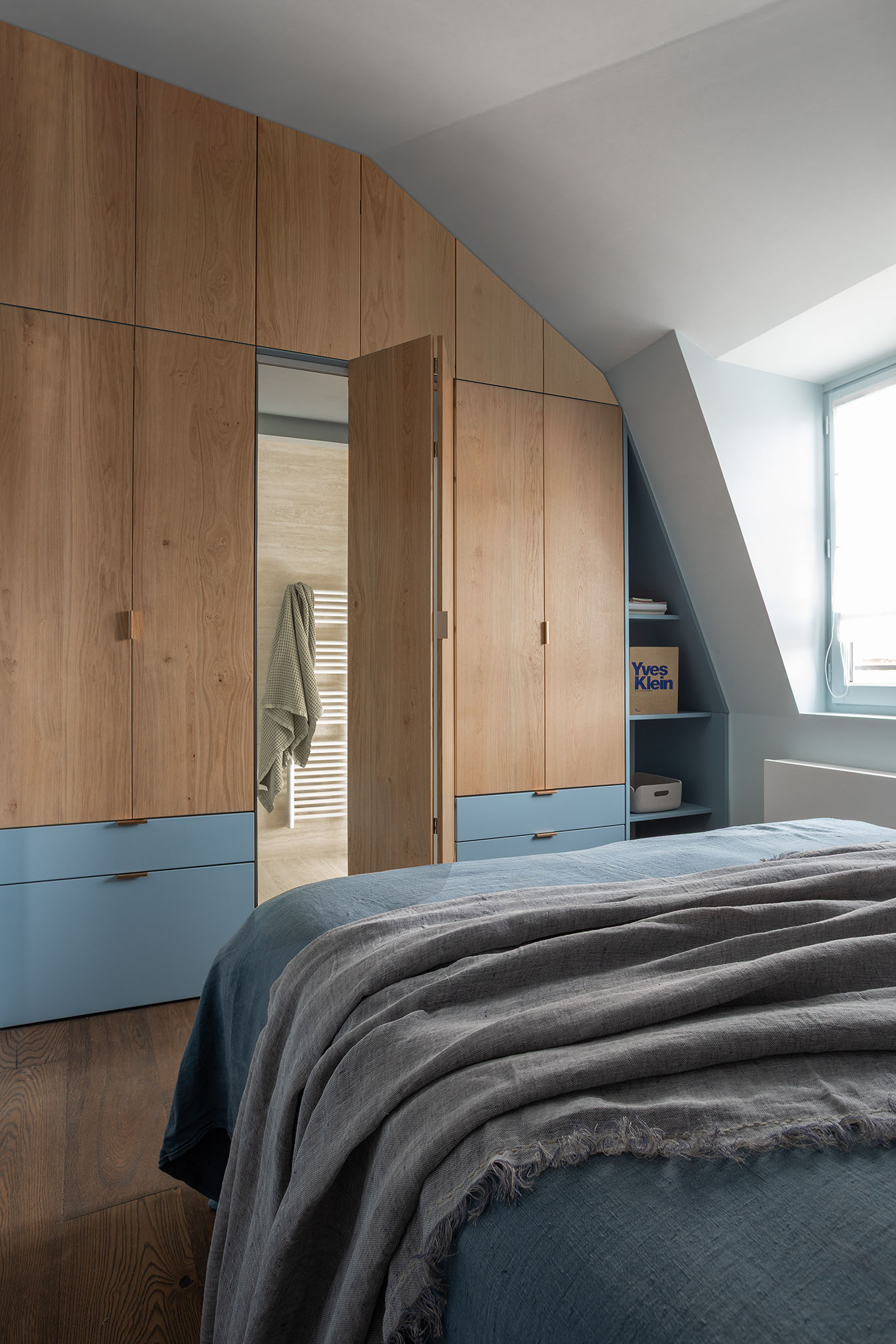 Perene-Paris7-Projet-Saint-Guillaume-Chambre-bleue-dressing