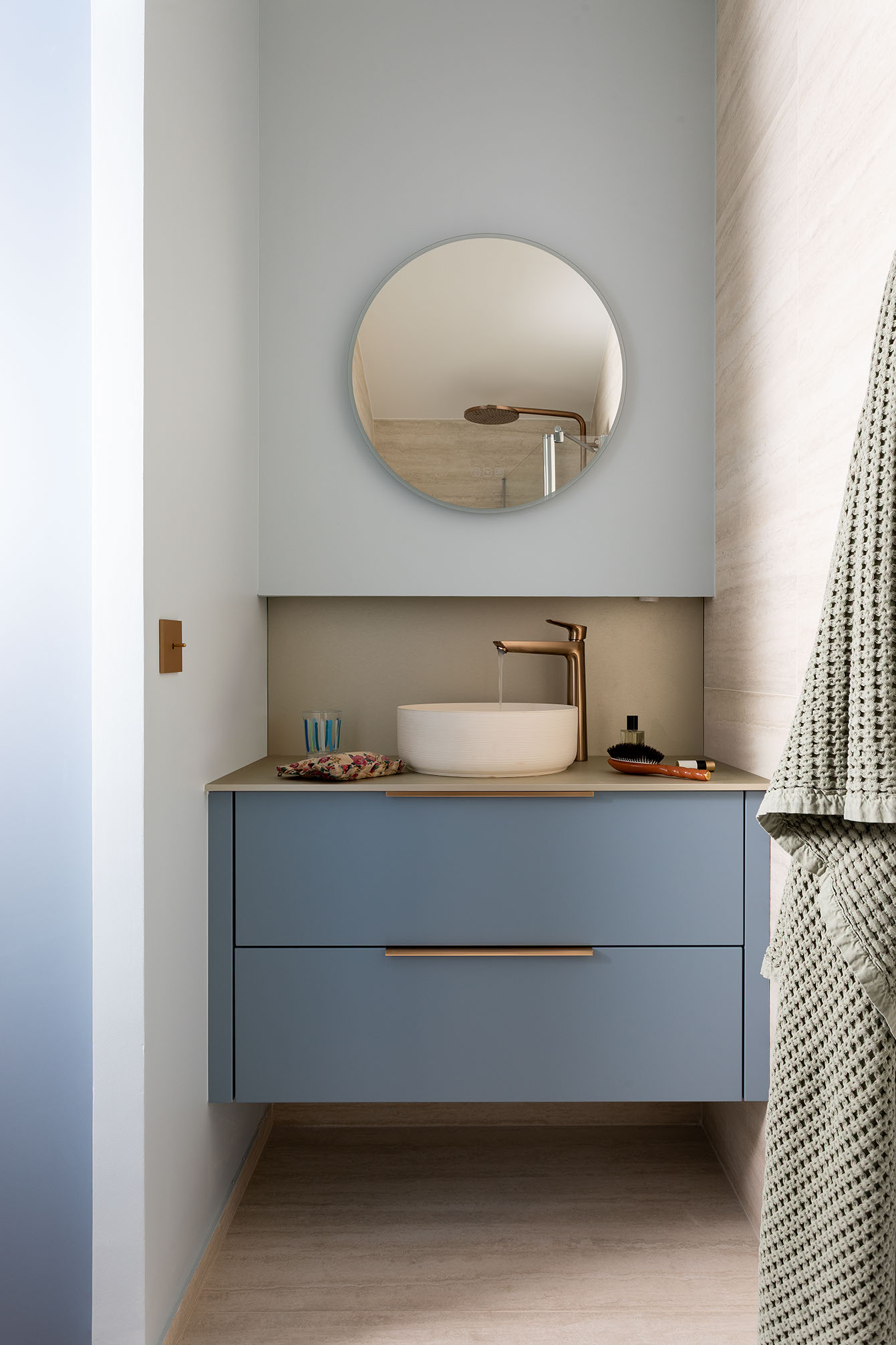 Perene-Paris7-Projet-Saint-Guillaume-Chambre-bleue-Salle-de-douche