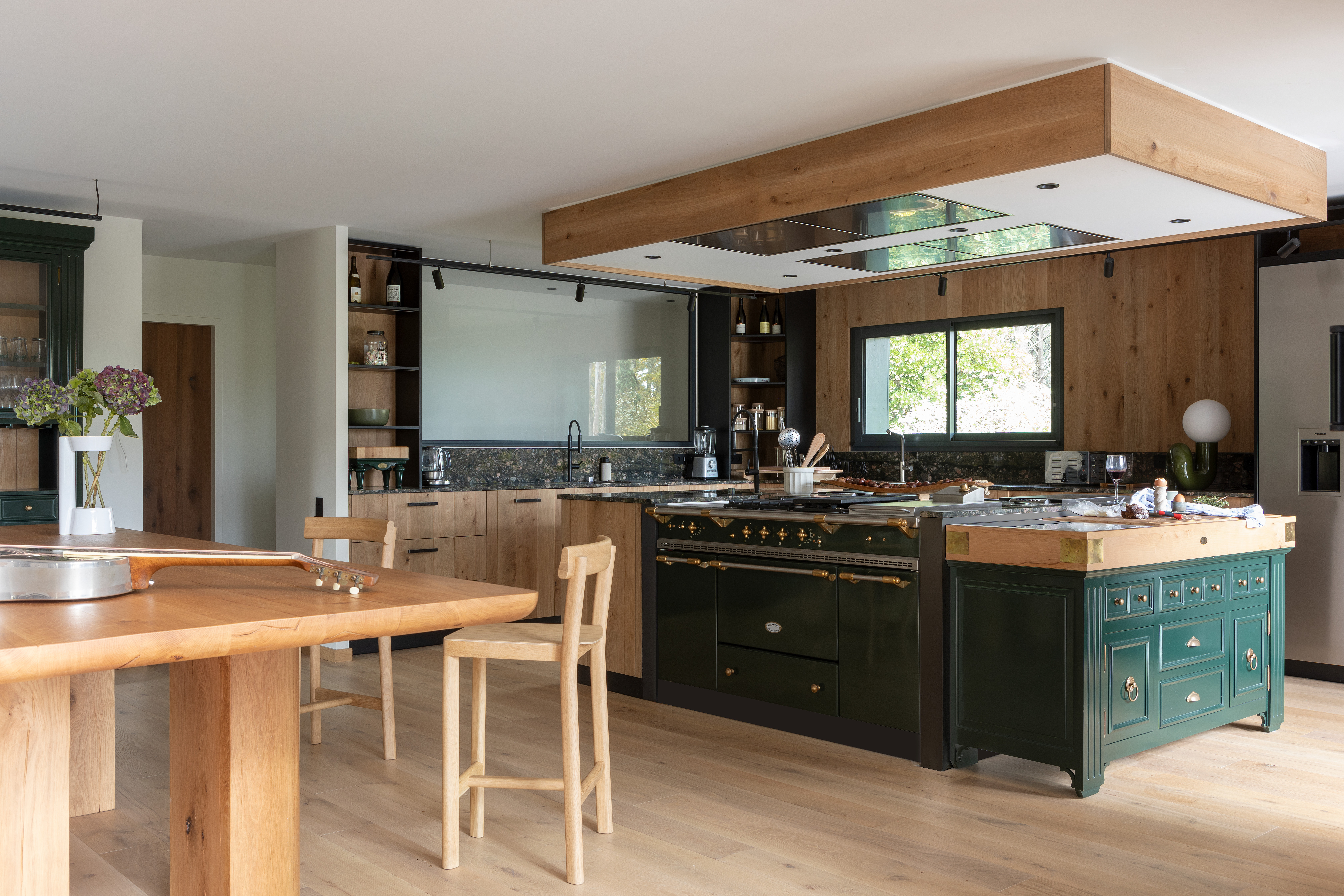 Cuisine-moderne-en-bois-Perene