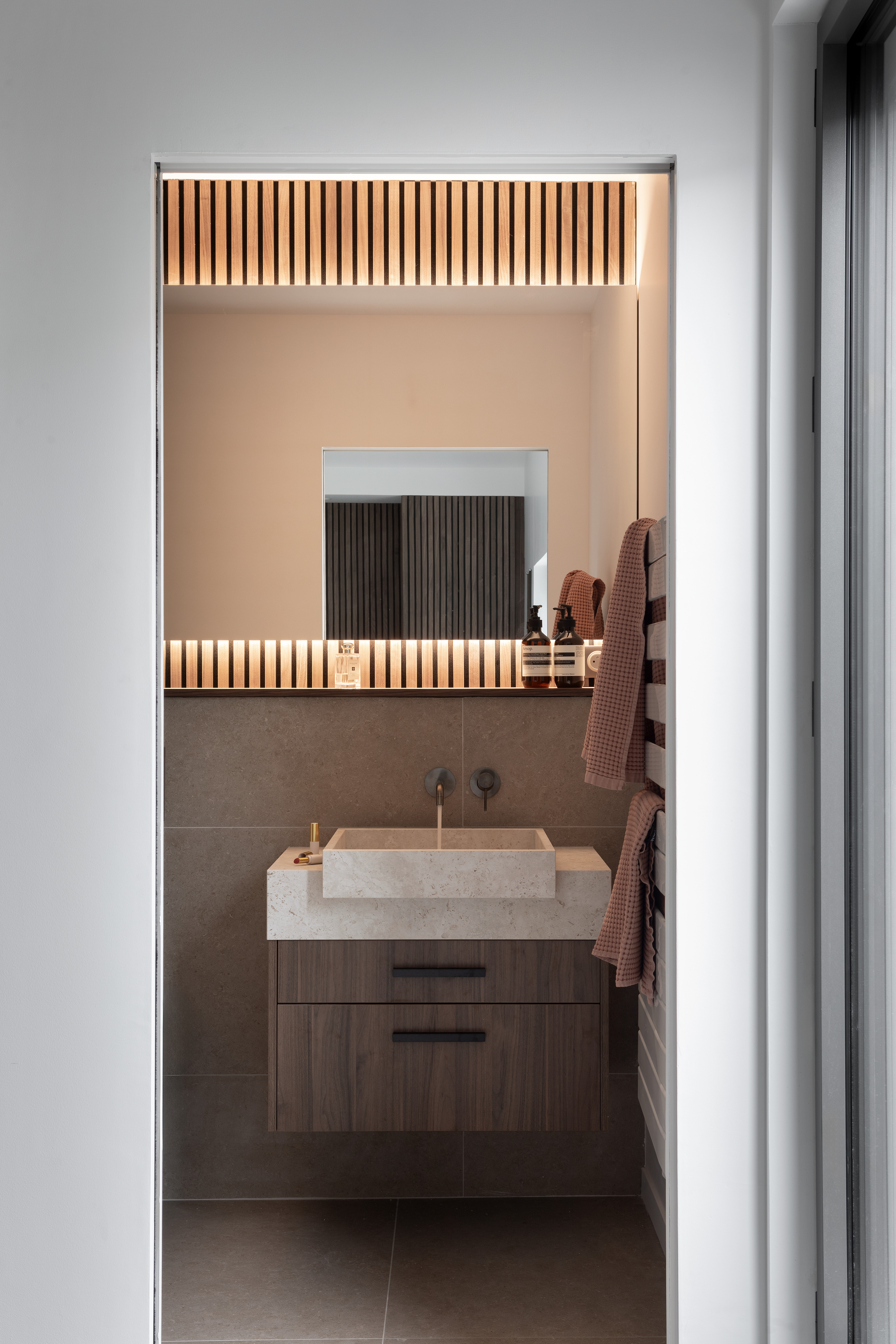 Salle de bain luxe et nature