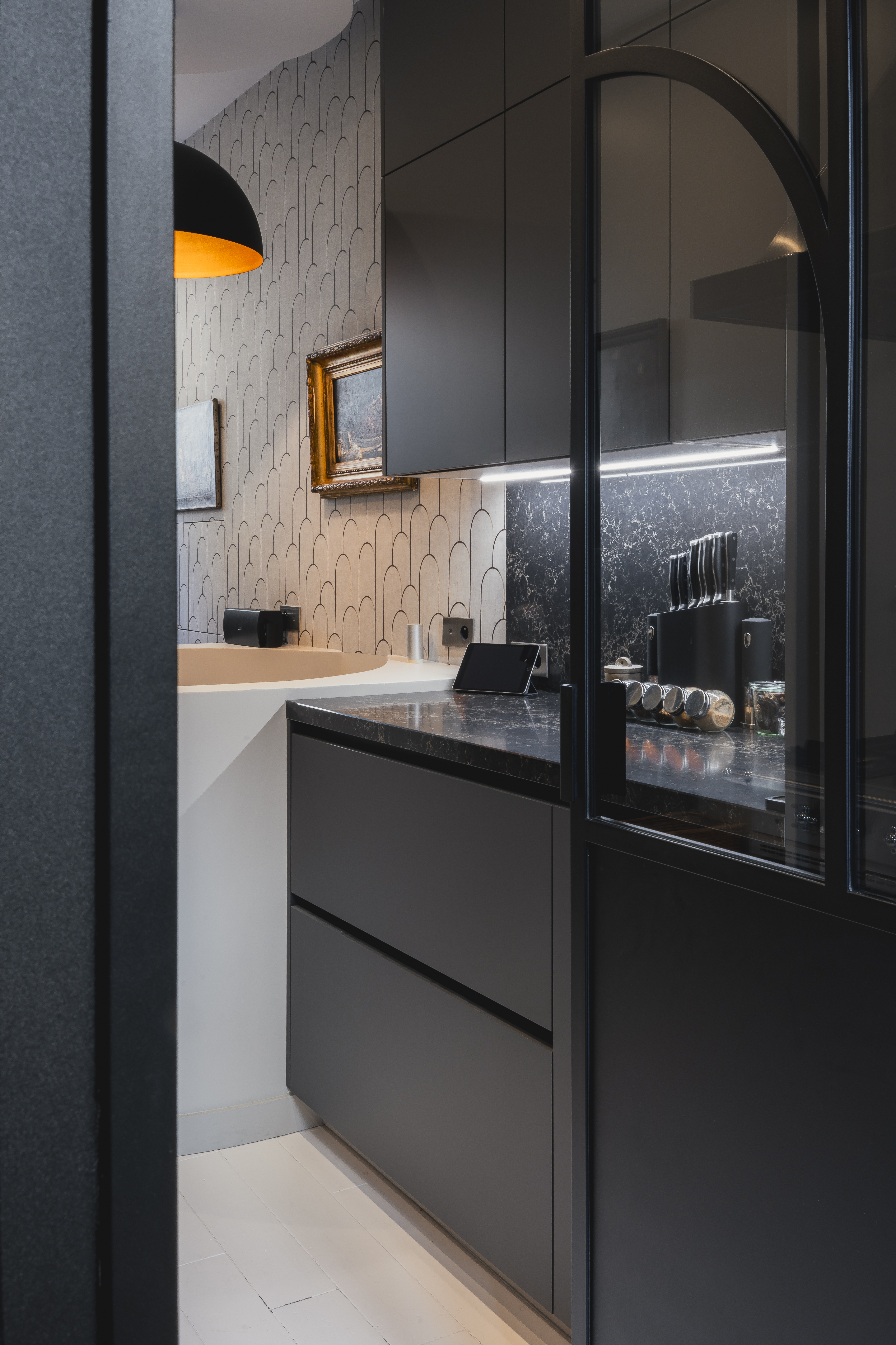 Cuisine sur-mesure intégrée dans un appartement haussmannien à Deauville