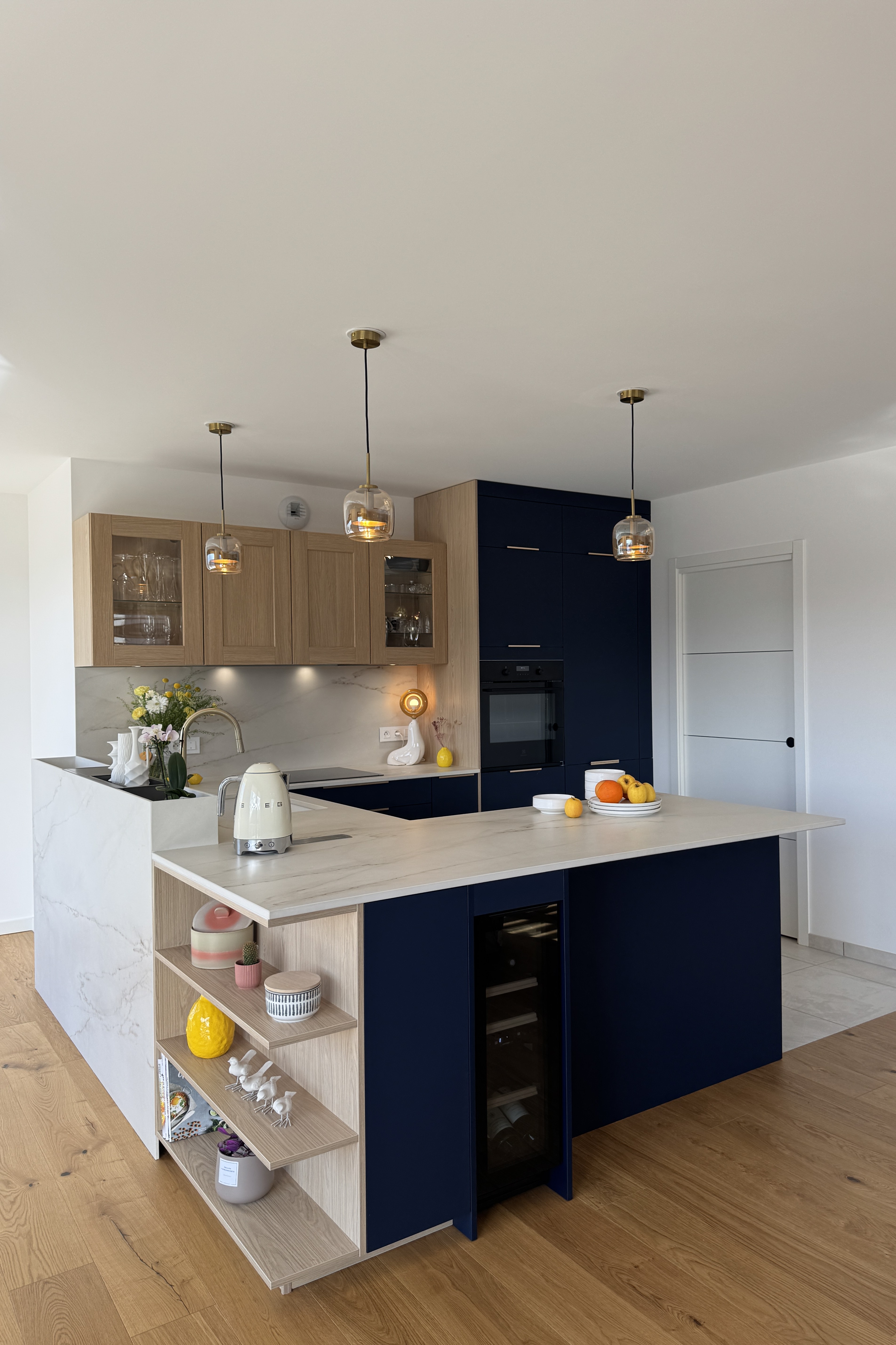 Vue d'une nouvelle perspective de la cuisine