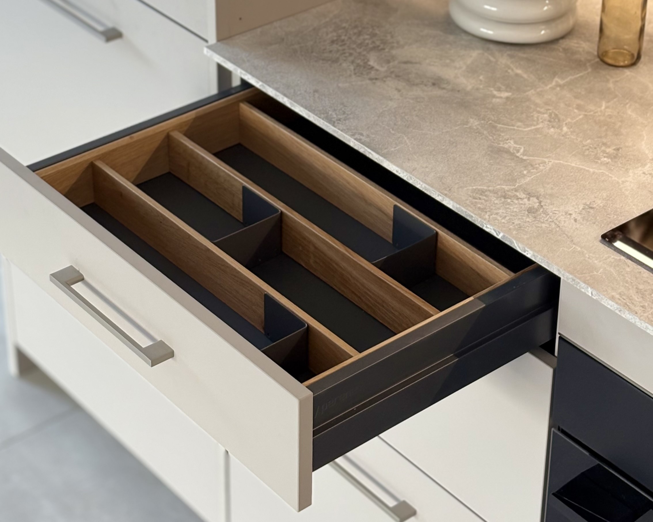 Zoom sur l'organisation d'un tiroir range couvert