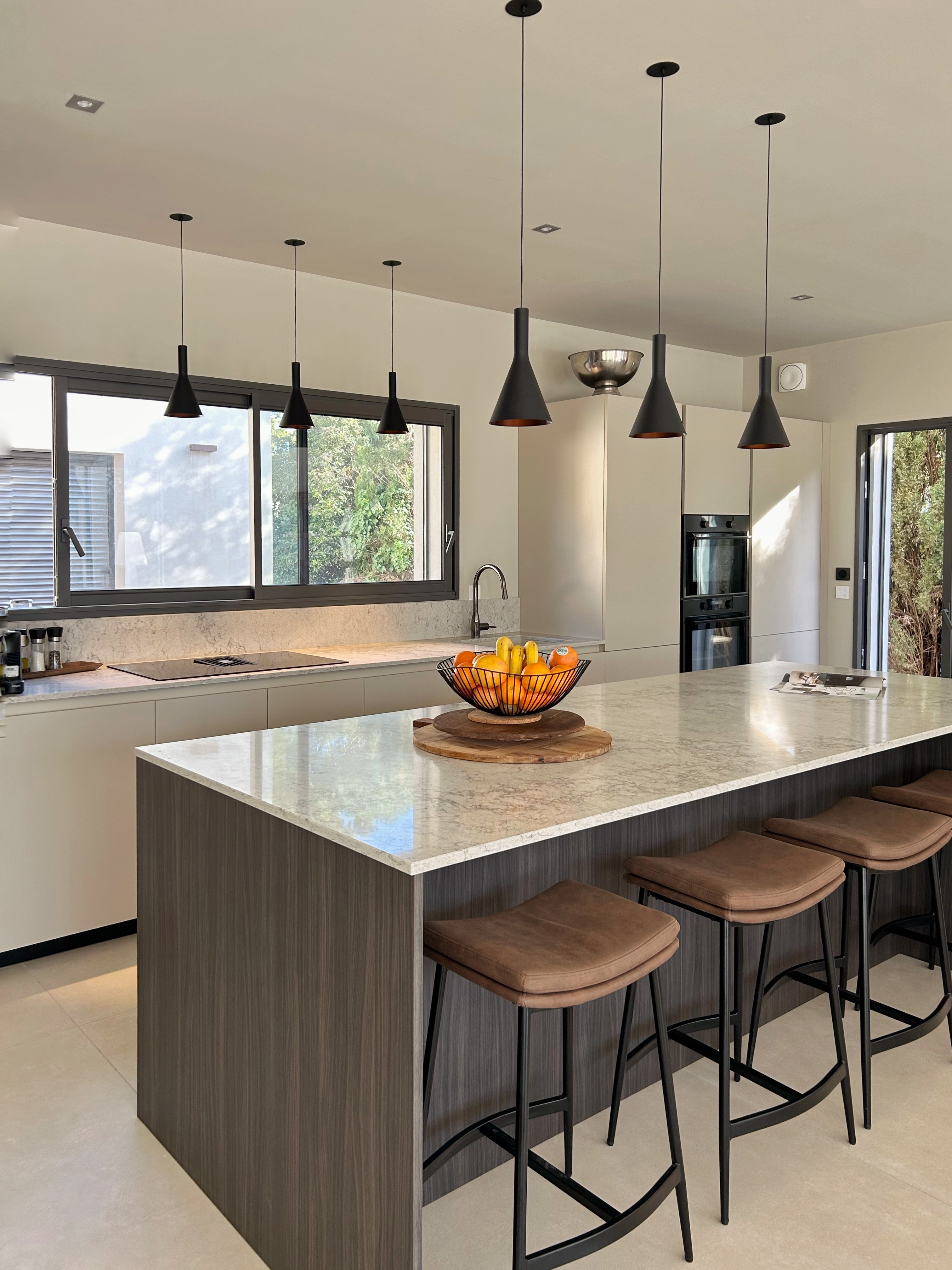 Zoom sur l'îlot aux couleurs chaleureuse